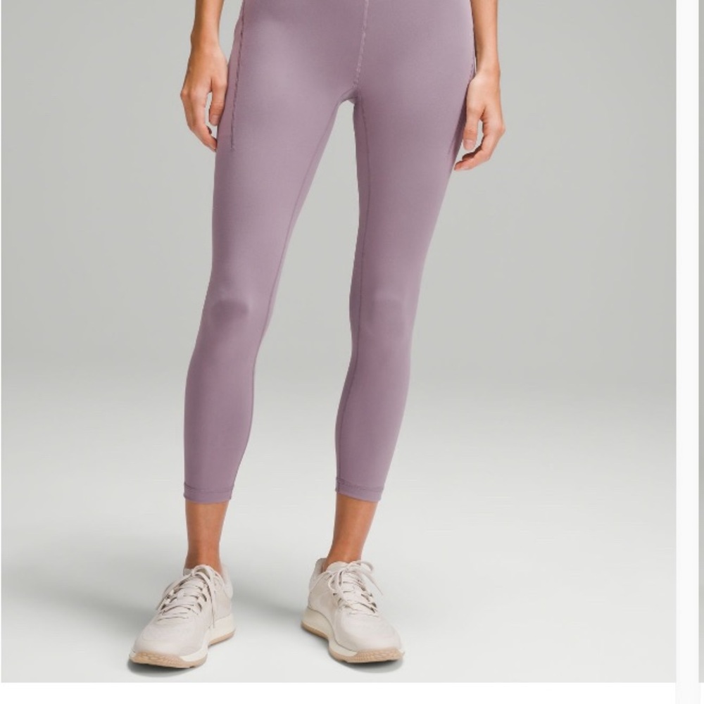 New with tags Lululemon Wunder Train HR Tights 25” with pockets.